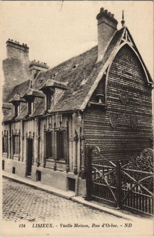 Carte postale ancienne Lisieux Rue d'Orbec à Lisieux