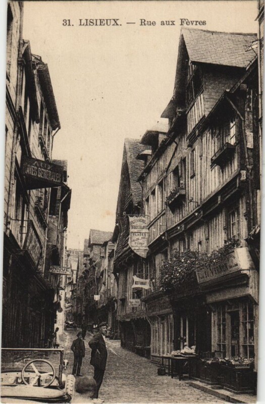 Carte postale ancienne Lisieux Rue aux Fevres à Lisieux