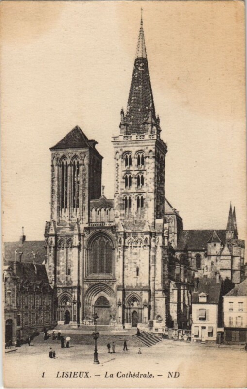 Carte postale ancienne Lisieux La Cathedrale à Lisieux