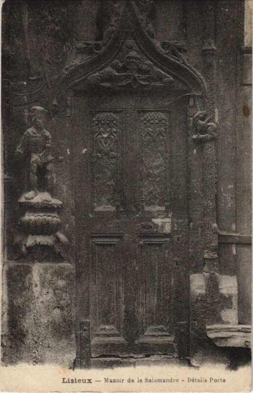 Carte postale ancienne Lisieux Manoir de la Salamandre, details Porte à Lisieux