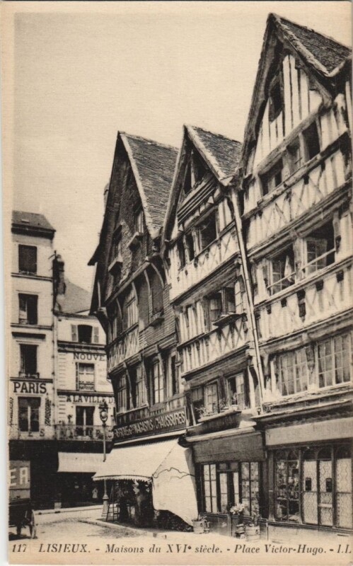 Carte postale ancienne Lisieux Place Victor Hugo à Lisieux