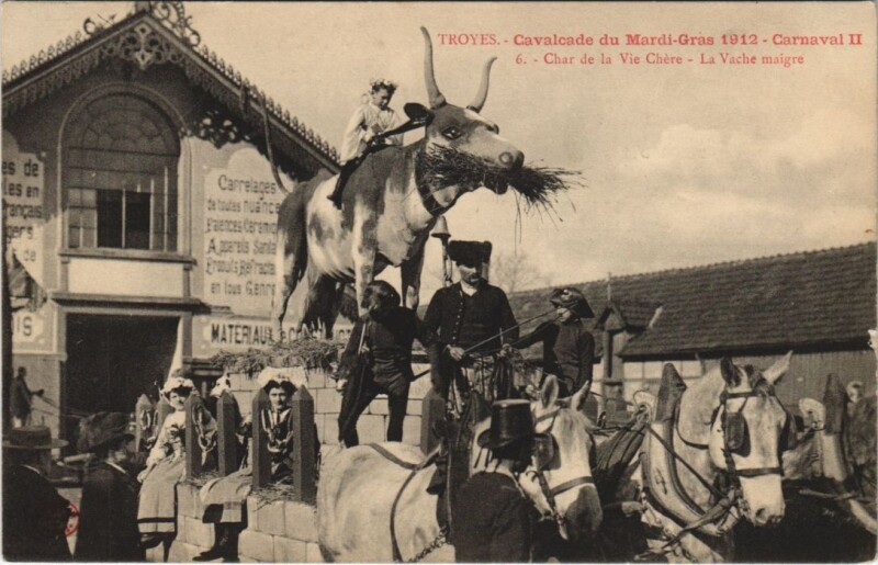 Carte postale ancienne Troyes Cavalcade du Mardi-Gras 1912 Char de la Vie Chere à Troyes