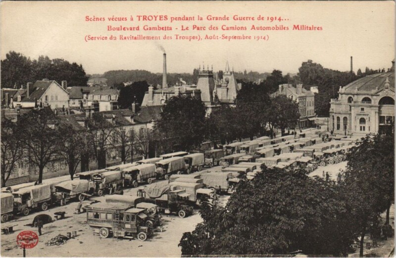 Carte postale ancienne Troyes Guerre Bd Gambetta Parc des Camions à Troyes