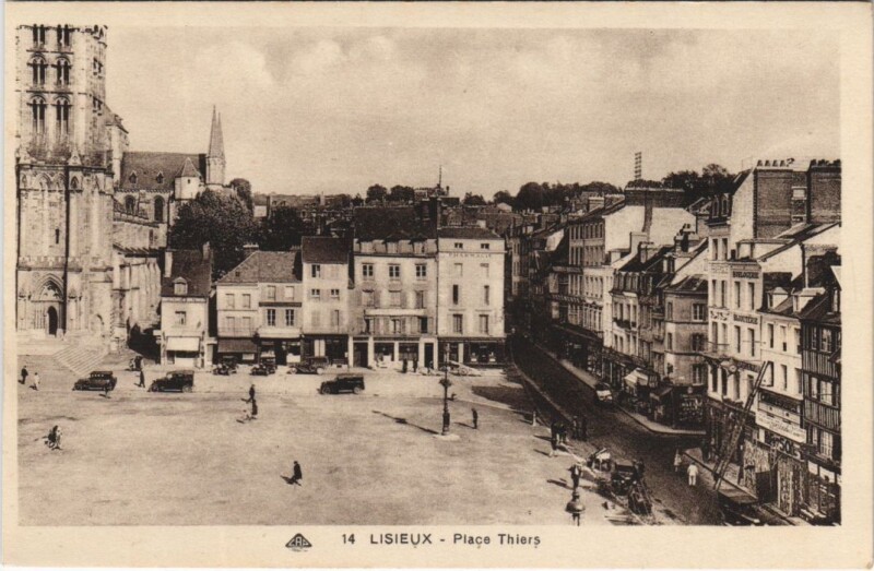 Carte postale ancienne Lisieux Place Thiers à Lisieux