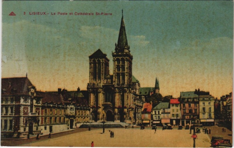 Carte postale ancienne Lisieux La Poste et Cathedrale Saint-Pierre à Lisieux