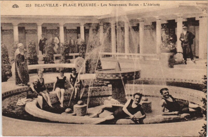 Carte postale ancienne Deauville Les Nouveaux Bains, l'Atrium à Deauville