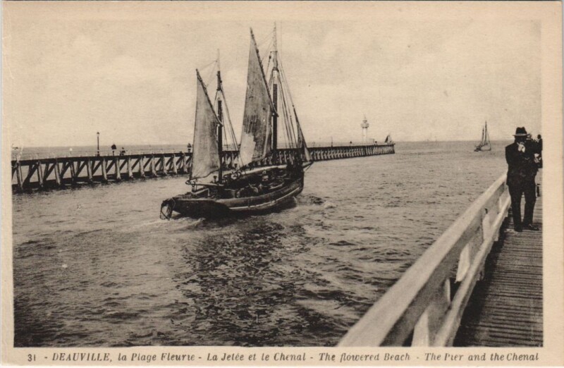 Carte postale ancienne Deauville La Jetee et le Chenal à Deauville