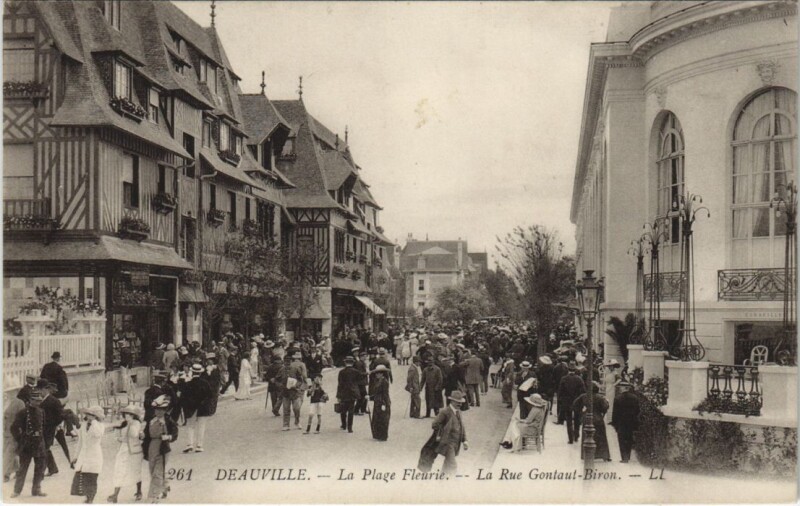 Carte postale ancienne Deauville Rue Gontaut Biron à Deauville