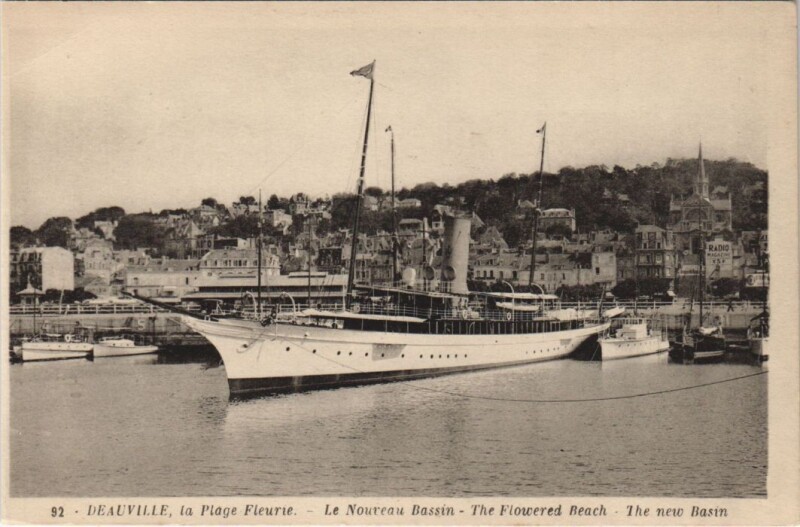 Carte postale ancienne Deauville Le Nouveau Bassin à Deauville