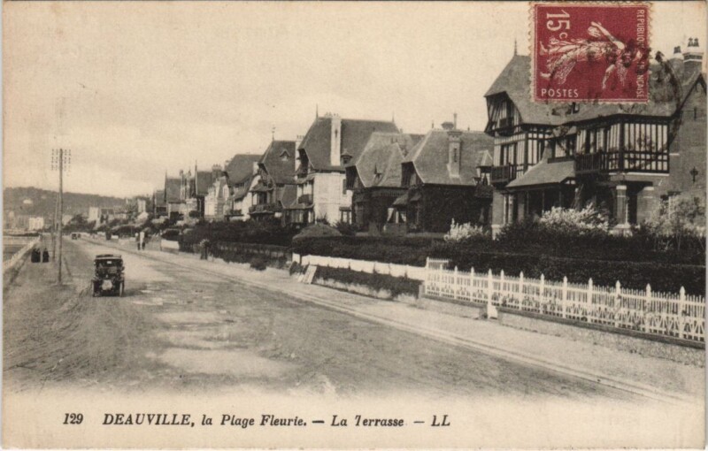 Carte postale ancienne Deauville La Terrasse à Deauville