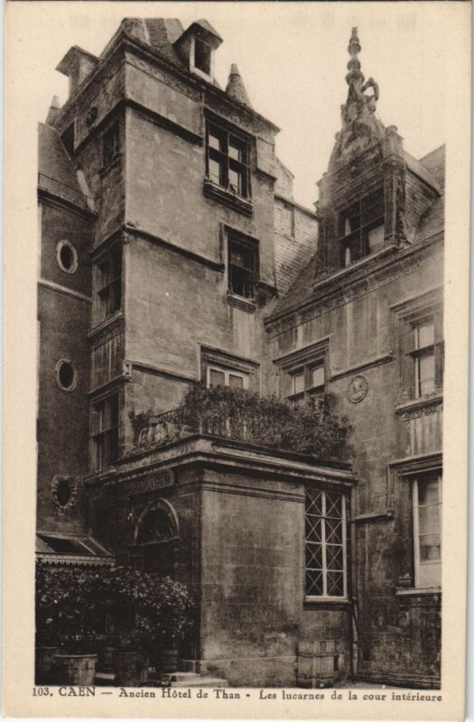 Carte postale ancienne Caen Ancien Hotel de Than, les lucarnes