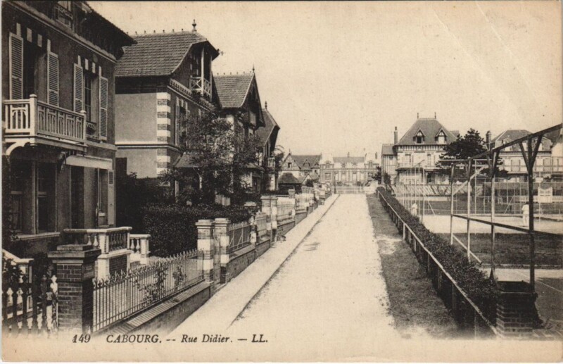 Carte postale ancienne Cabourg Rue Didier à Cabourg