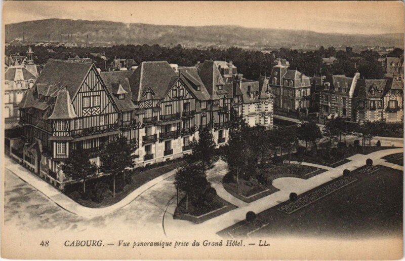 Carte postale ancienne Cabourg vue panoramique prise du Grand Hotel à Cabourg