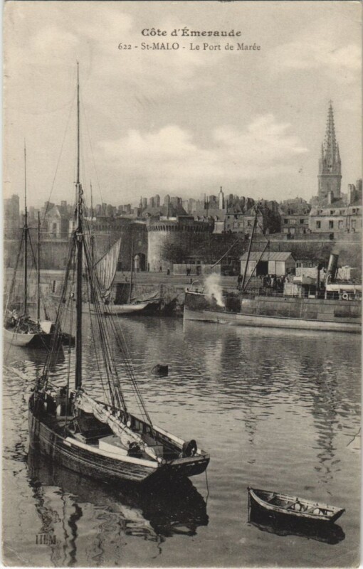 Carte postale ancienne Saint Malo Le Port de Maree à Saint-Malo