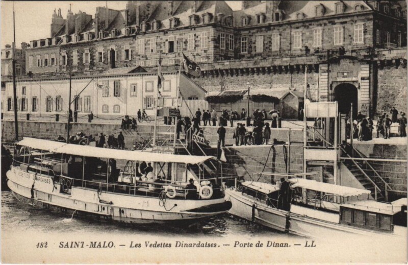 Carte postale ancienne Saint Malo Les Vedettes Dinardaises, Porte de Dinan à Dinard