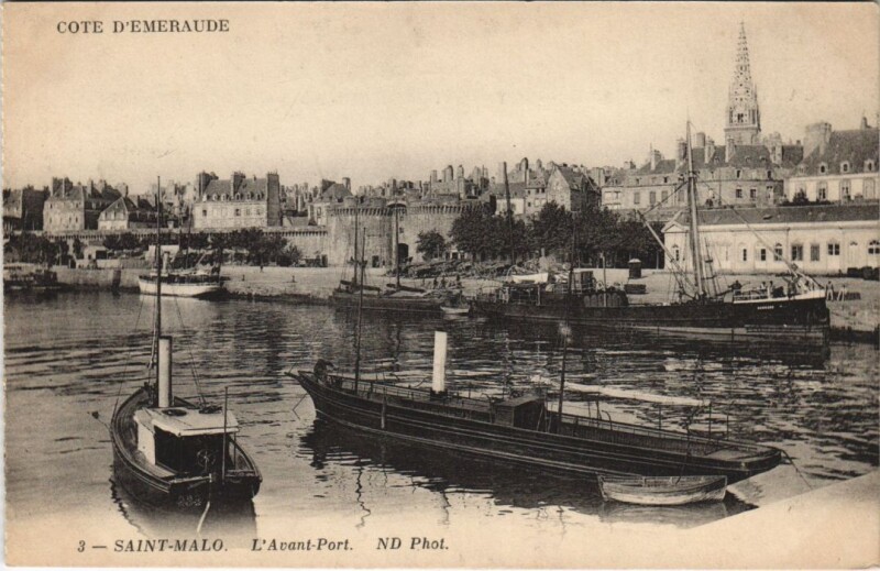 Carte postale ancienne Saint Malo Avant Port à Saint-Malo