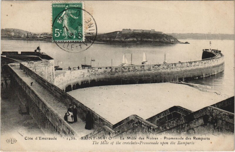 Carte postale ancienne Saint Malo Le Mole des Noires à Saint-Malo