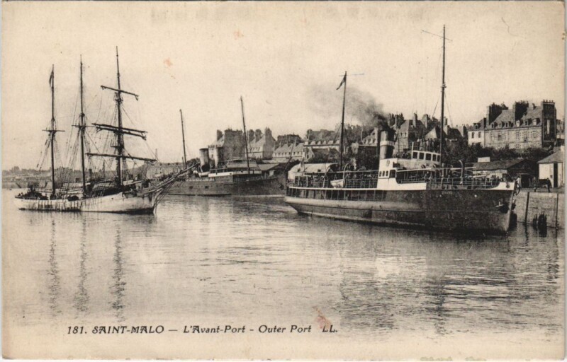Carte postale ancienne Saint Malo Avant Port à Saint-Malo