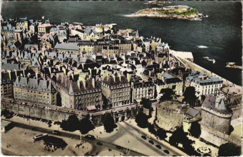 Carte postale ancienne Saint Malo Porte Saint Vincent , Les Remparts à Saint-Malo