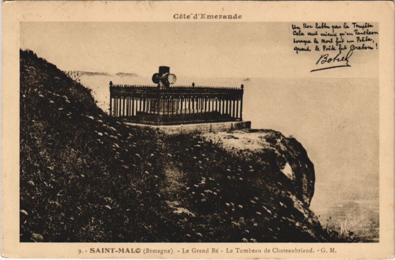 Carte postale ancienne Saint Malo Tombeau de Chateaubriand à Saint-Malo