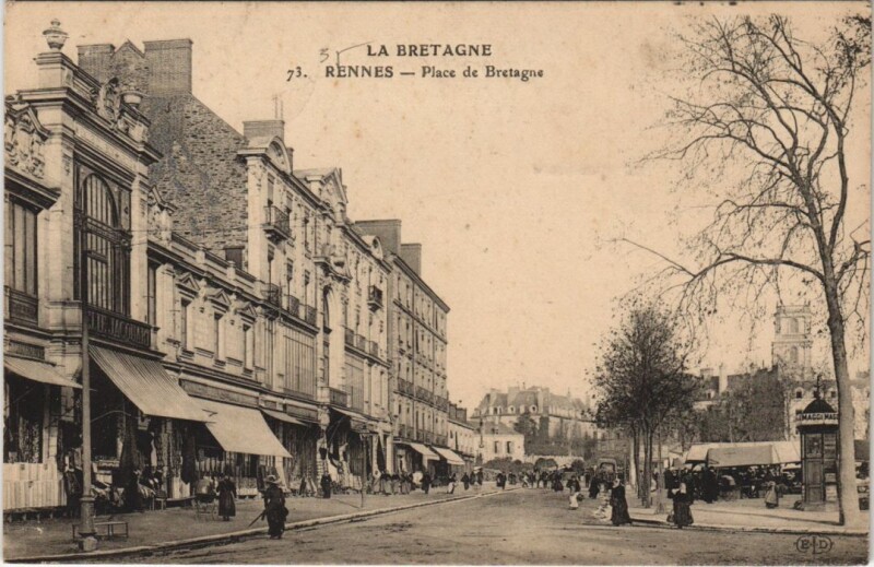 Carte postale ancienne Rennes Place de Bretagne à Rennes
