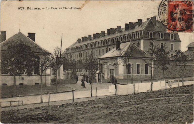 Carte postale ancienne Rennes Caserne Mac Mahon à Rennes