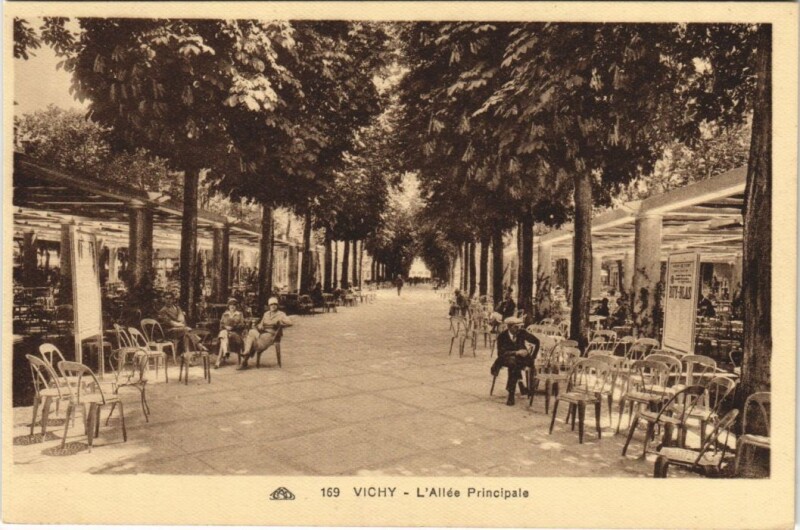 Carte postale ancienne Vichy L'Allee Principale France à Vichy