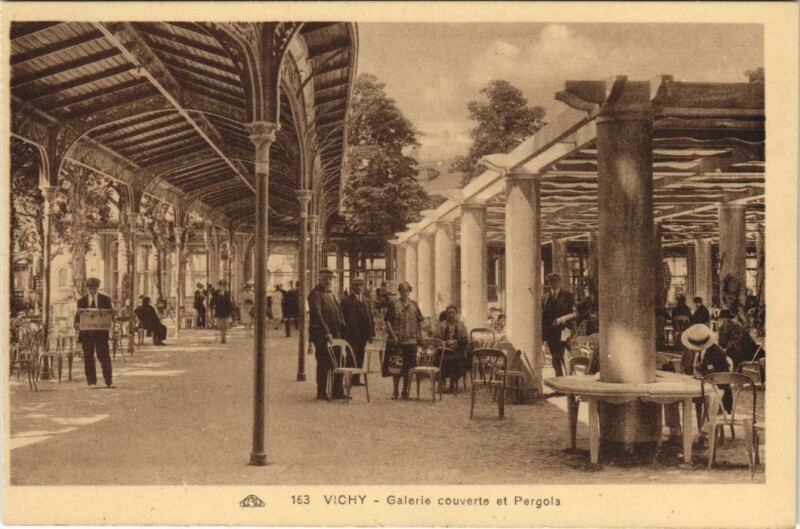 Carte postale ancienne Vichy Galerie couverte et Pergola France à Vichy