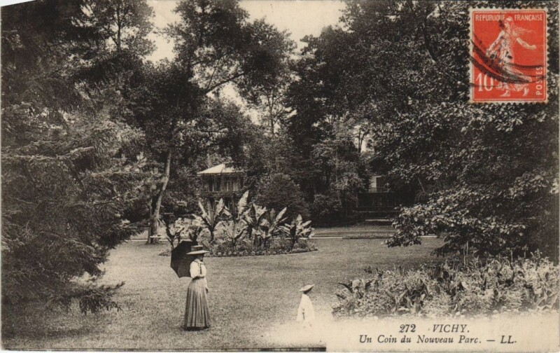 Carte postale ancienne Vichy Un Coin du Nouveau Parc France à Vichy