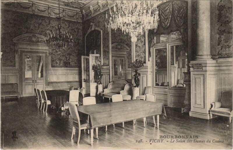 Carte postale ancienne Vichy Le Salon des Dames du Casino France à Vichy