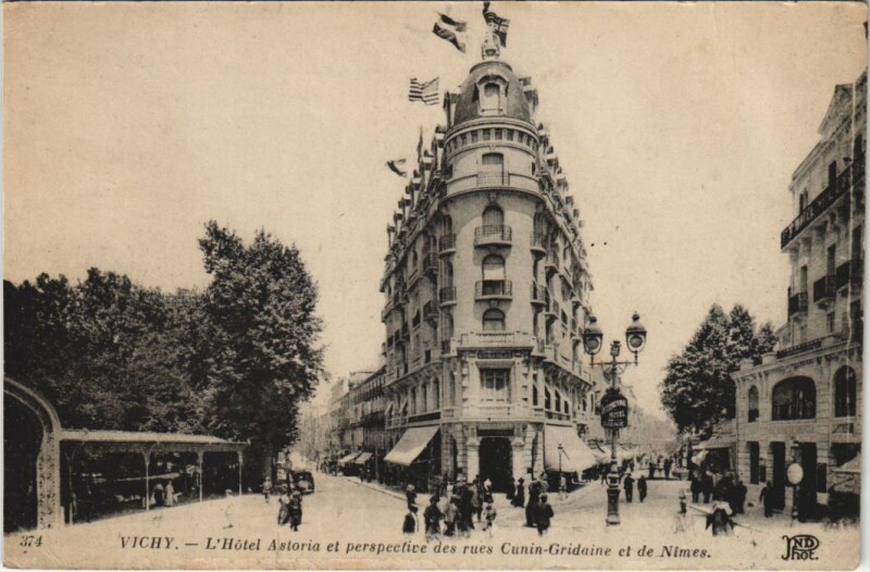 Carte postale ancienne Vichy L'Hotel Astoria France à Vichy