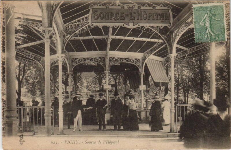 Carte postale ancienne Vichy Source de l'Hopital France à Vichy