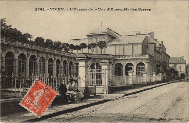 Carte postale ancienne Vichy L'Orangerie, vue d'ensemble des Serres France à Vichy