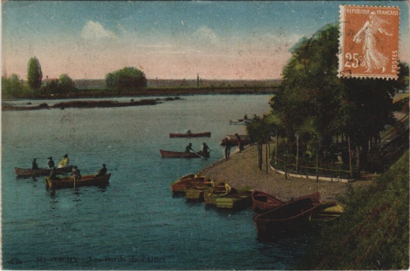 Carte postale ancienne Vichy Les Bords de l'Allier France à Vichy