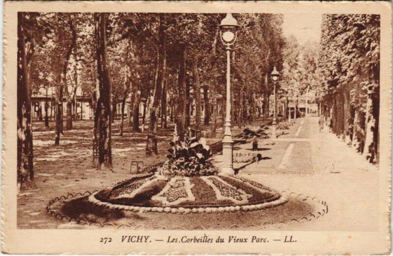 Carte postale ancienne Vichy Les Corbeilles du Vieux Parc France à Vichy