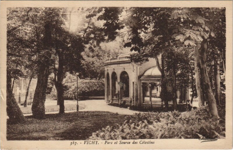 Carte postale ancienne Vichy Parc et Source des Celestins France à Vichy