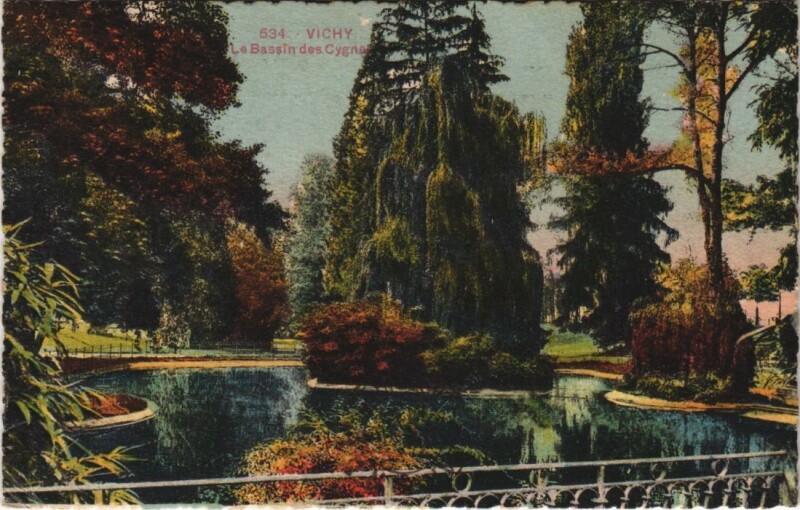 Carte postale ancienne Vichy Le Bassin des Cygnes France à Vichy