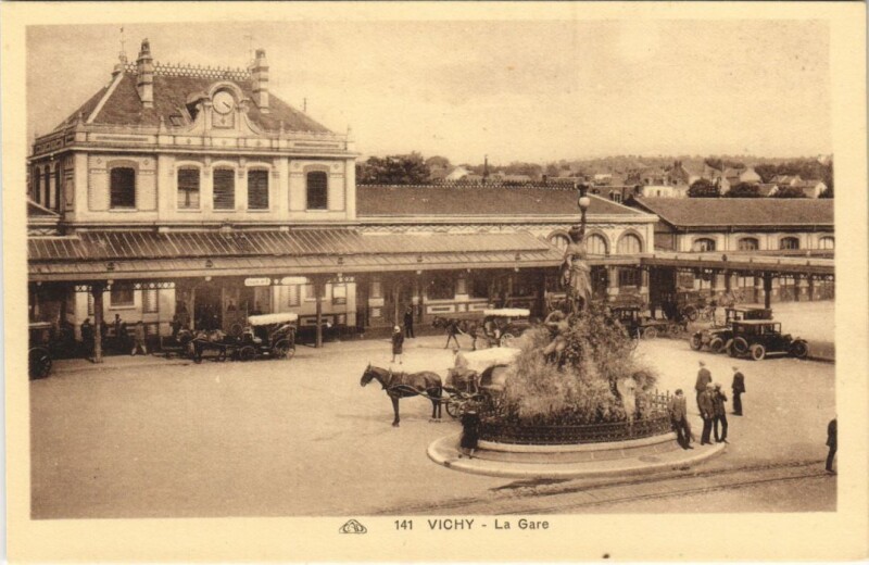 Carte postale ancienne Vichy La Gare France à Vichy