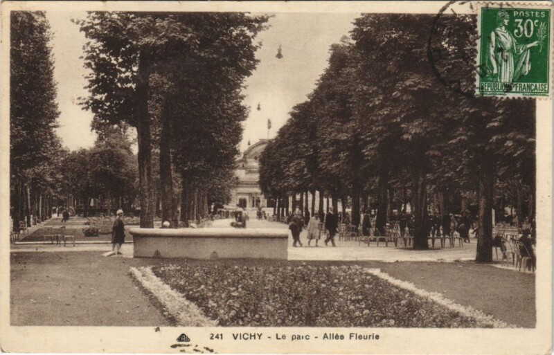Carte postale ancienne Vichy Le Parc, Allee fleurie France à Vichy