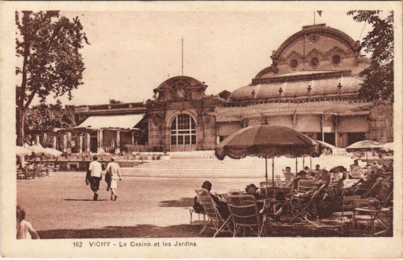 Carte postale ancienne Vichy Le Casino et les Jardins France à Vichy