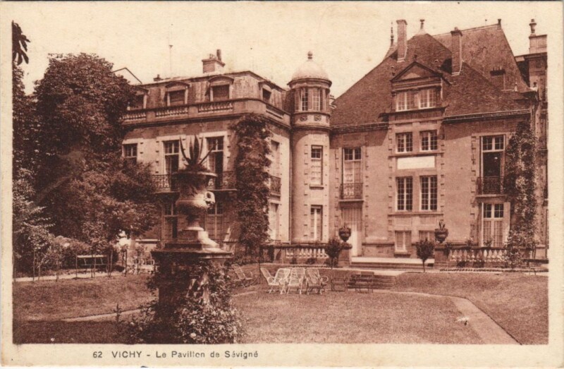 Carte postale ancienne Vichy Le Pavillon de Sevigne France à Vichy