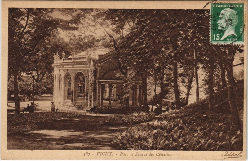 Carte postale ancienne Vichy Parc et Source des Celestins France à Vichy