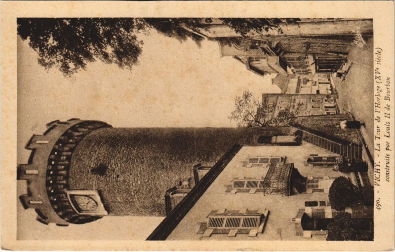 Carte postale ancienne Vichy La Tour de l'Horloge France à Vichy