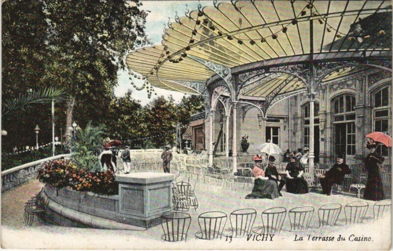 Carte postale ancienne Vichy La Terrasse du Casino France à Vichy