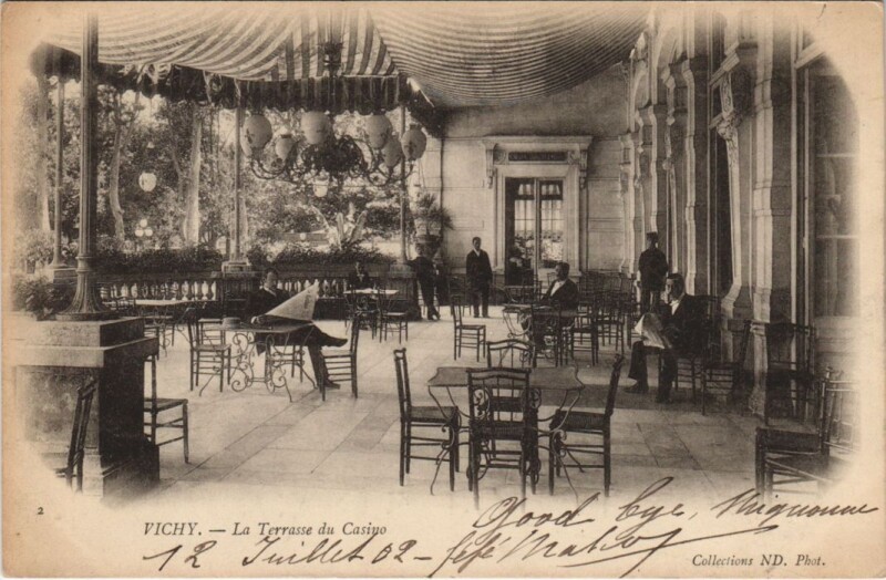 Carte postale ancienne Vichy La Terrasse du Casino France à Vichy