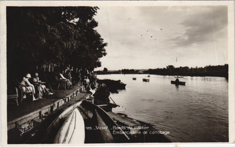 Carte postale ancienne Vichy Bords de l'Allier France à Vichy