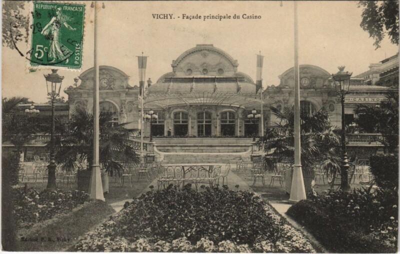Carte postale ancienne Vichy Facade principale du Casino France à Vichy