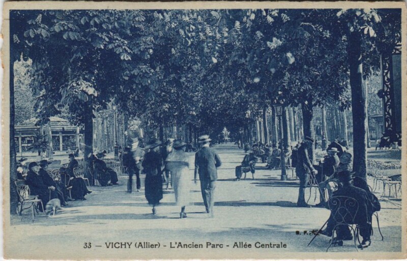 Carte postale ancienne Vichy L'Ancien Parc, Allee Centrale France à Vichy