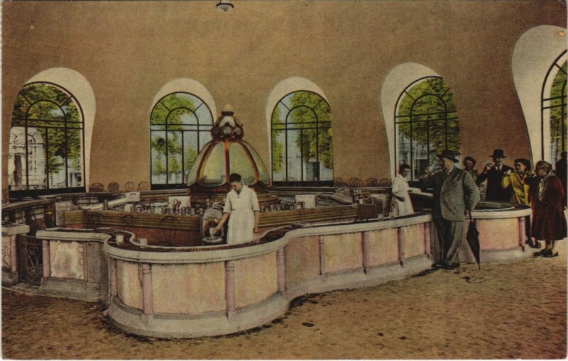 Carte postale ancienne Vichy Source de l'Hopital France à Vichy