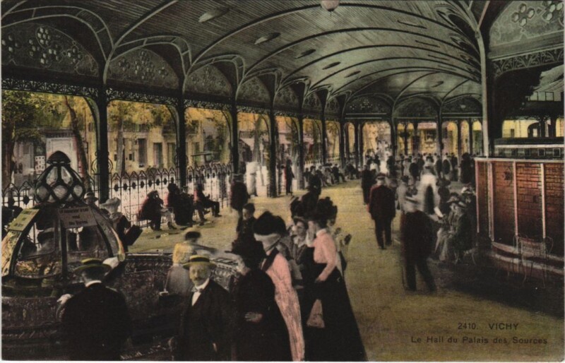 Carte postale ancienne Vichy Le Hall du Palais des Sources France à Vichy